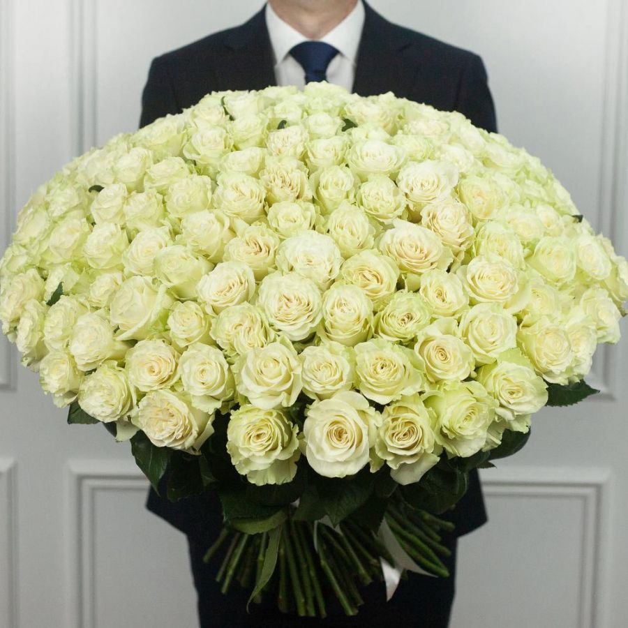 Букет из 151 белой розы