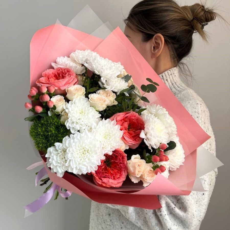 Сборный букет в бордовых тонах