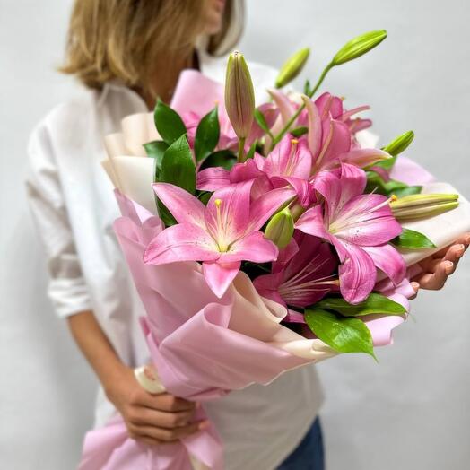 Букет из розовых лилий