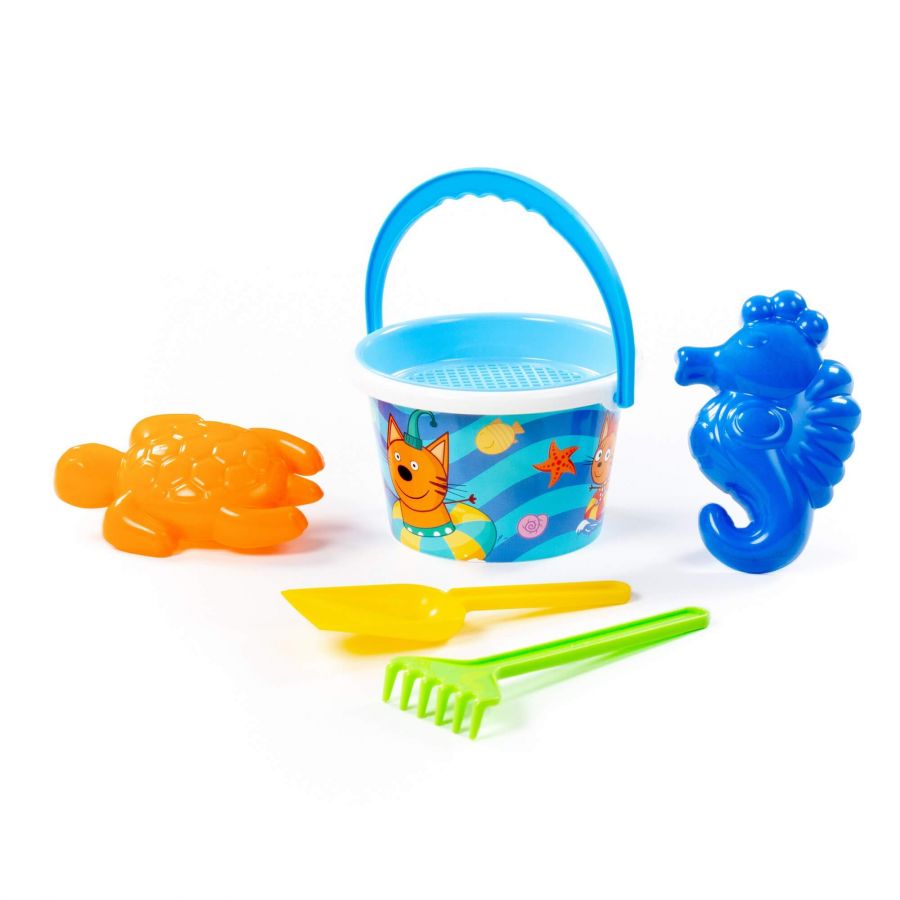 Песочный набор "Три кота и море приключений" №4: Ведро среднее с наклейкой, ситечко, лопатка, грабельки, формочки (морской конёк + черепаха)