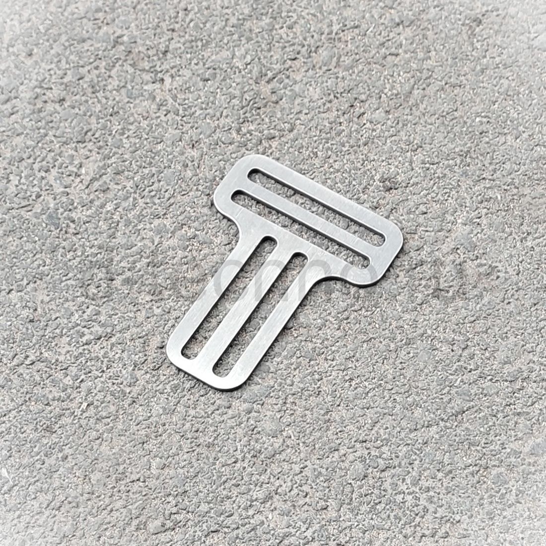 Фиксатор ремней, 4 щели