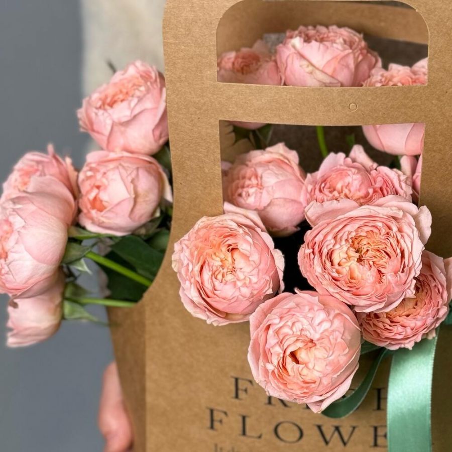 Крафтовая сумочка с пионовидной розой