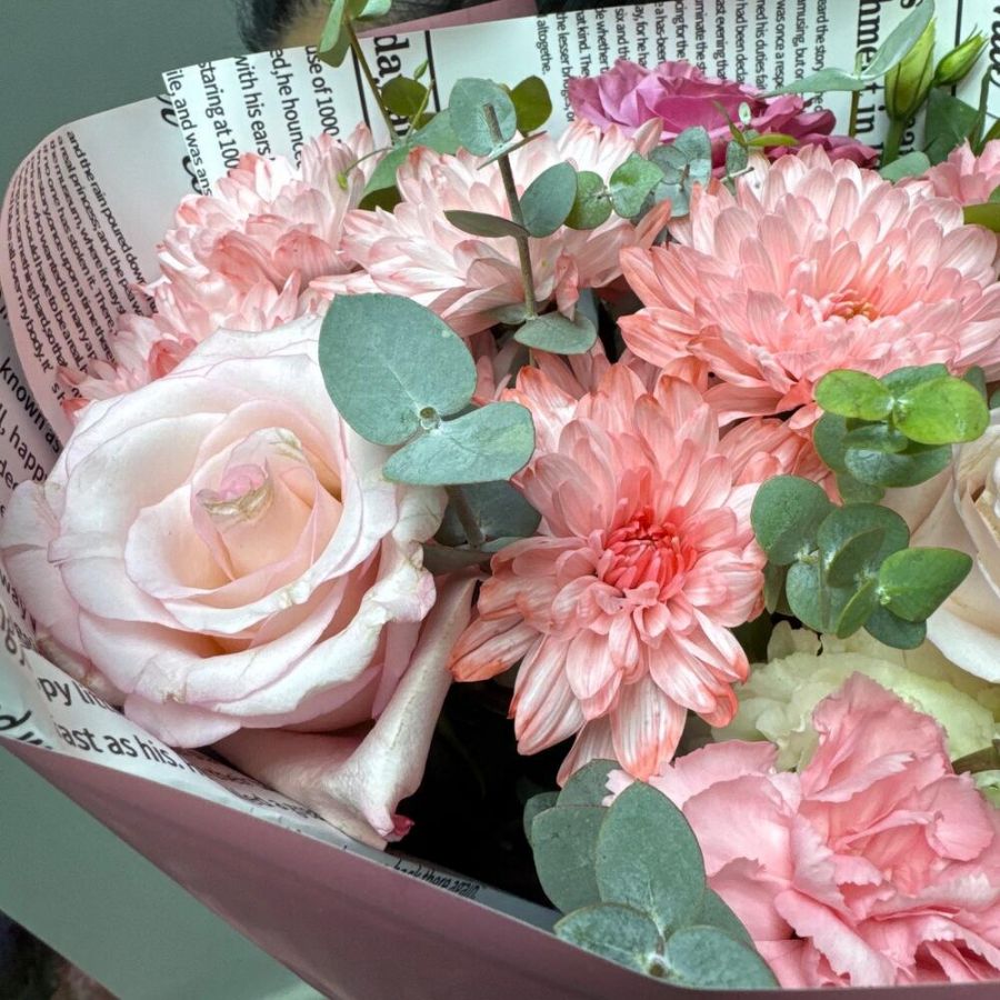 Букет хризантема с розами