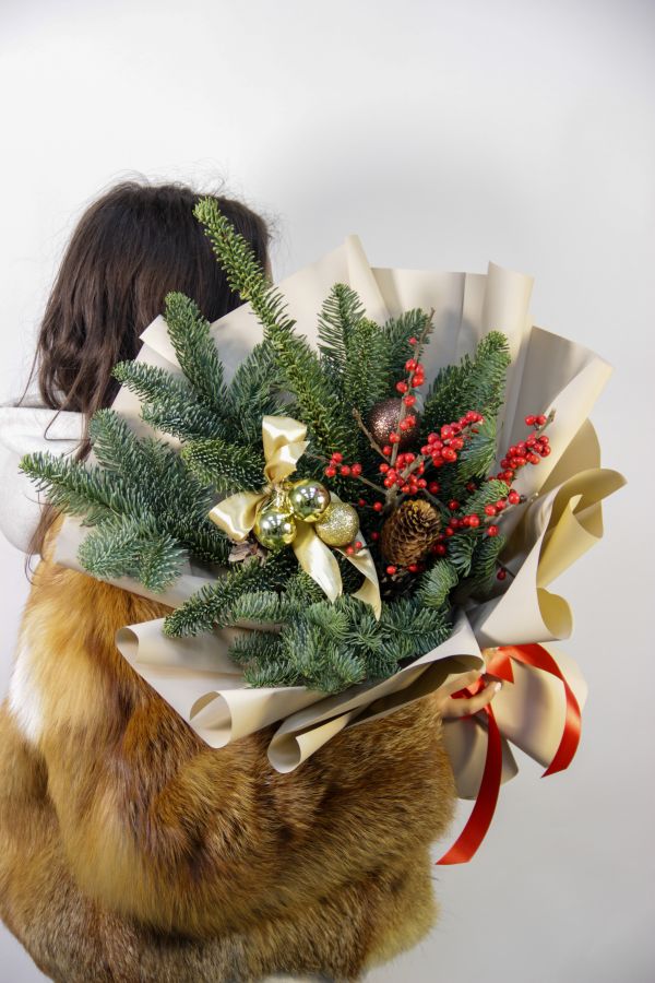 Новогодний букет с игрушками