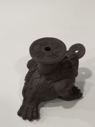 Фигурка-подставка для благовоний "Денежная жаба Чань Чу" черная глина.