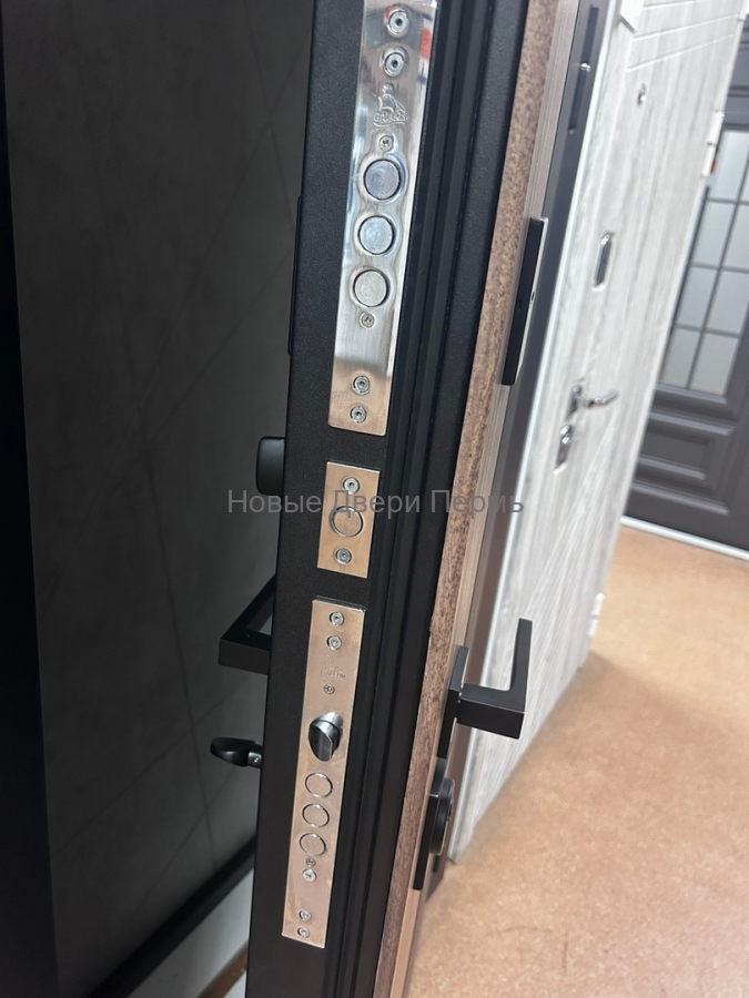 Дверь входная металлическая СТРАЖ YoDoors К-14 Черная шагрень/Белый бархат