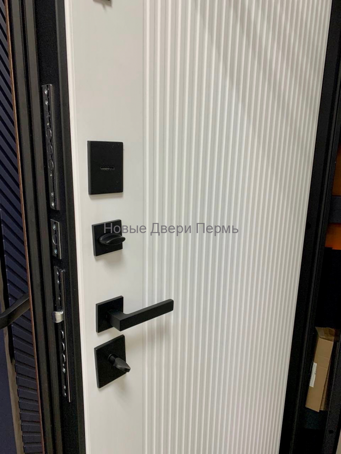 Дверь входная металлическая СТРАЖ YoDoors К-14 Черная шагрень/Белый бархат