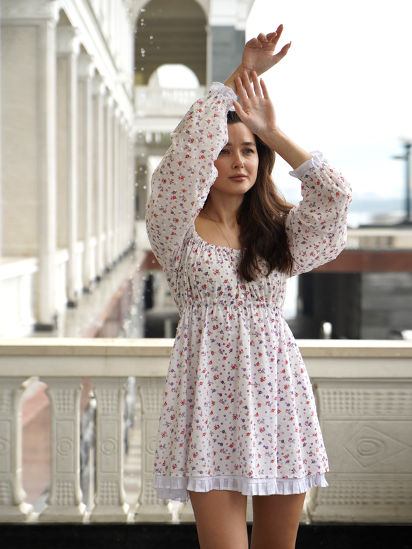 Платье Babydoll белое в цветочек