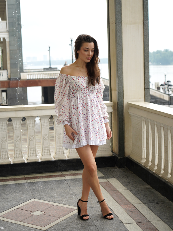 Платье Babydoll белое в цветочек