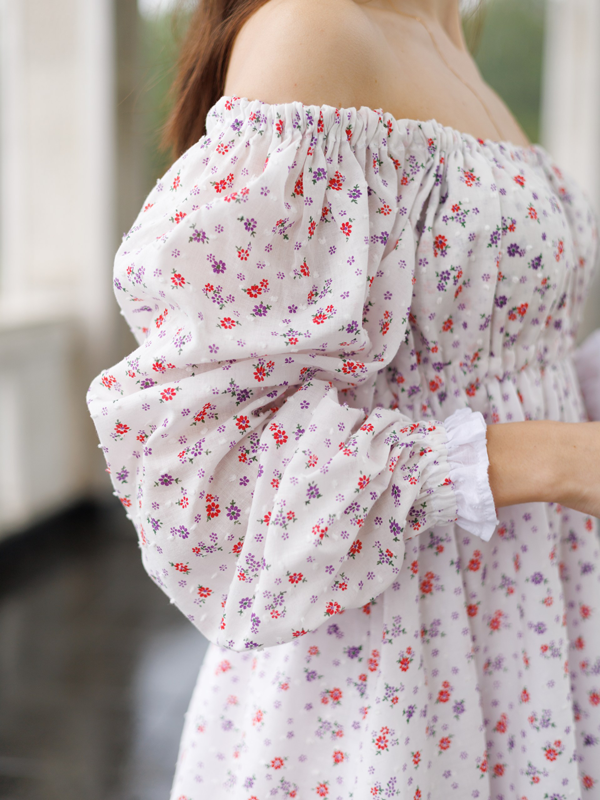 Платье Babydoll белое в цветочек