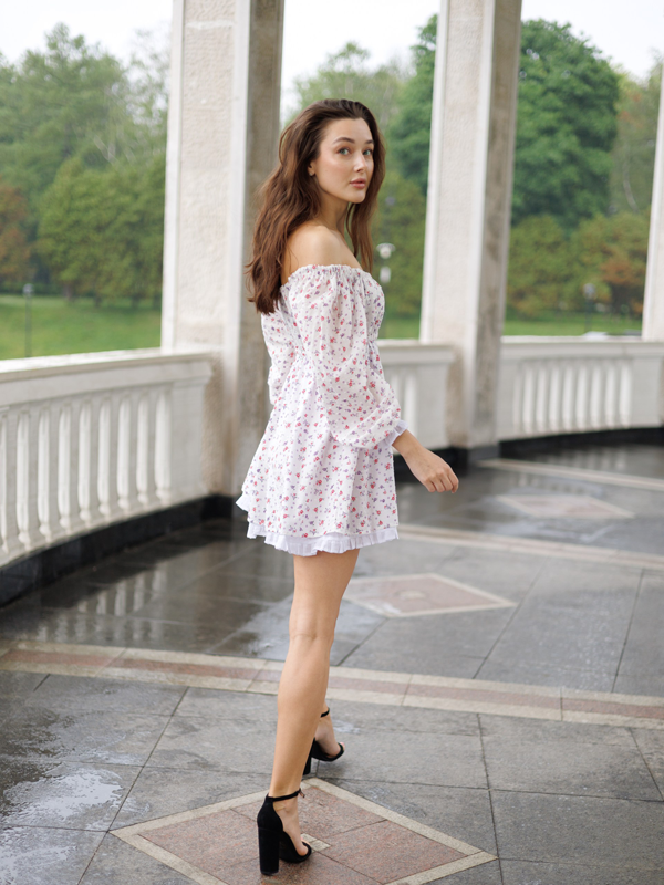 Платье Babydoll белое в цветочек