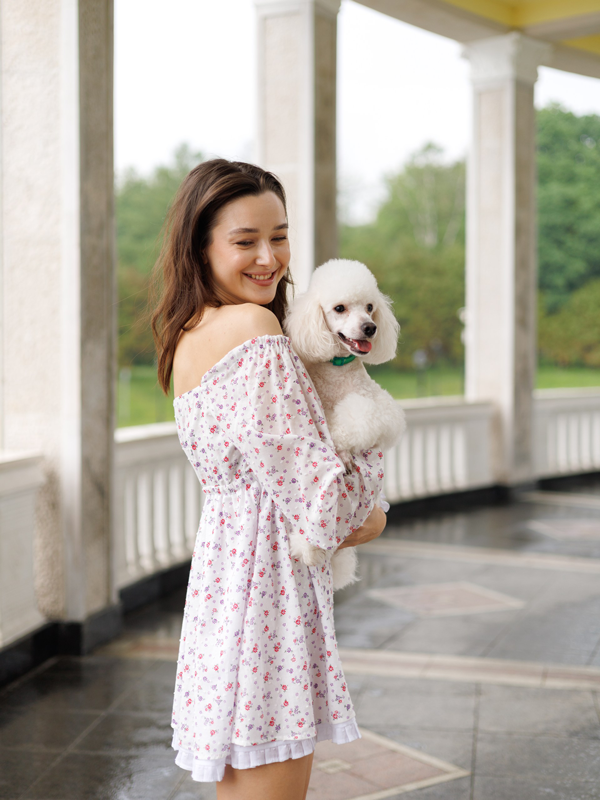 Платье Babydoll белое в цветочек