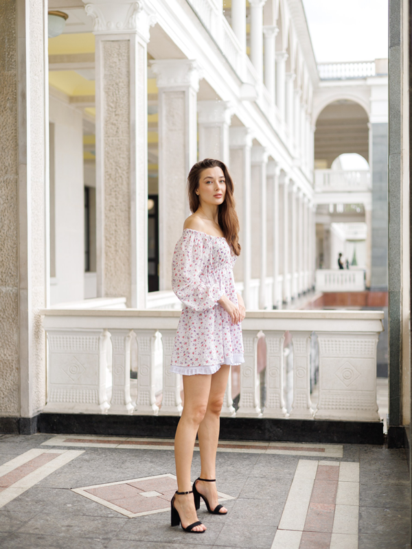 Платье Babydoll белое в цветочек