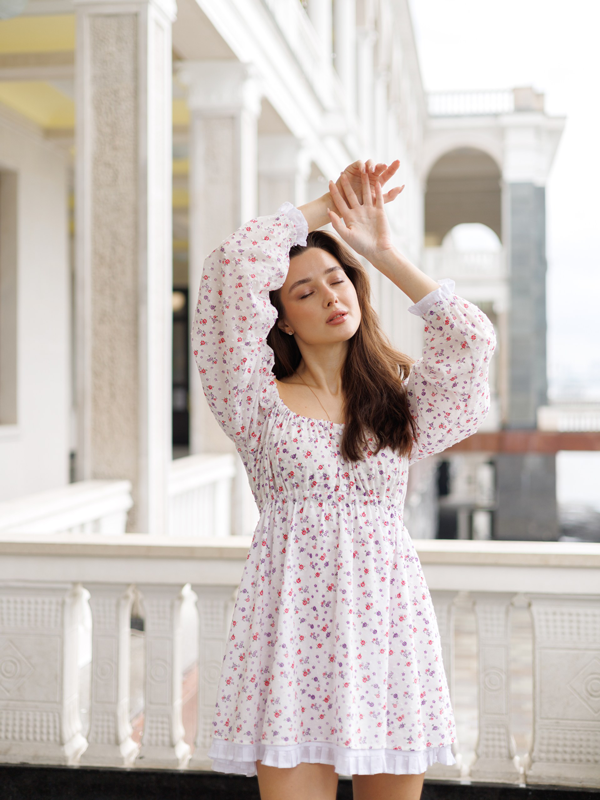 Платье Babydoll белое в цветочек