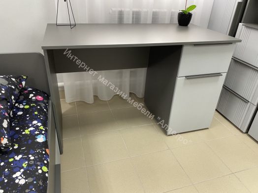 Стол письменный "Вита" (правое исполнение)