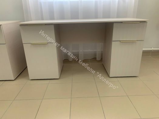 Стол письменный 2-х тумбовый "Тефия"