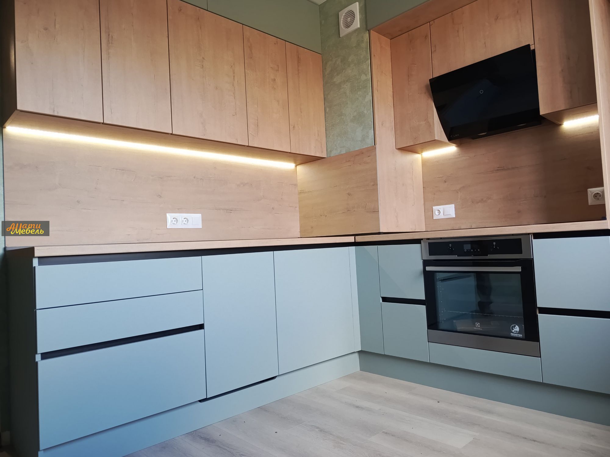 кухонный гарнитур с бутылочницей в колонке за 0 ₽