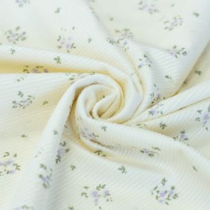 Микровельвет плюшевый молочный с сиреневыми цветами, 50х37 см